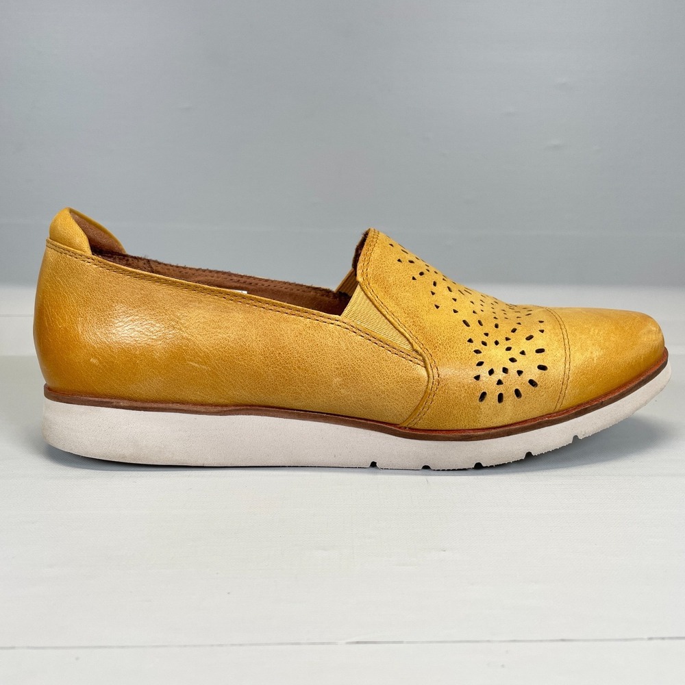 Cobb Hill Laci Shoes Womens Size 8 Yellow Leather Casual Slip On Comfort Loafers